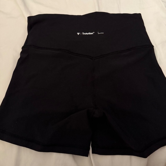 Shorts aritzia - Picture 2 of 2
